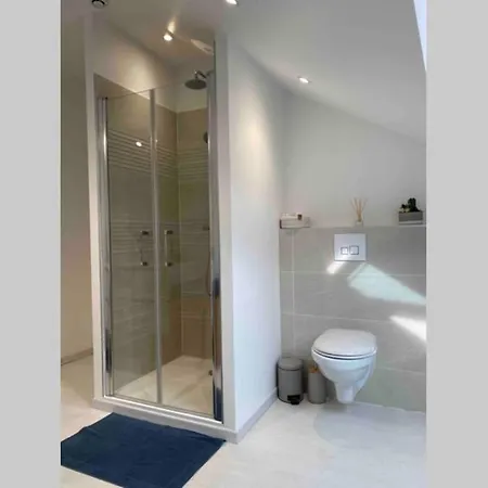 Un Petit Coin Sous Les Toits * 埃佩尔奈